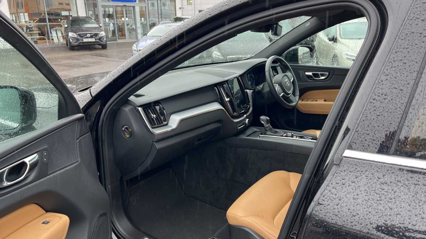 2018 Volvo XC60 Momentum AWD full